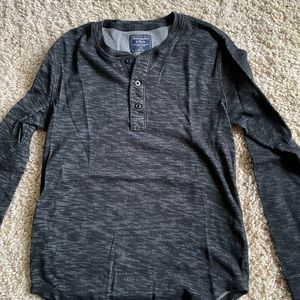 EUC Abercrombie & Fitch black heathered Henley, size XS